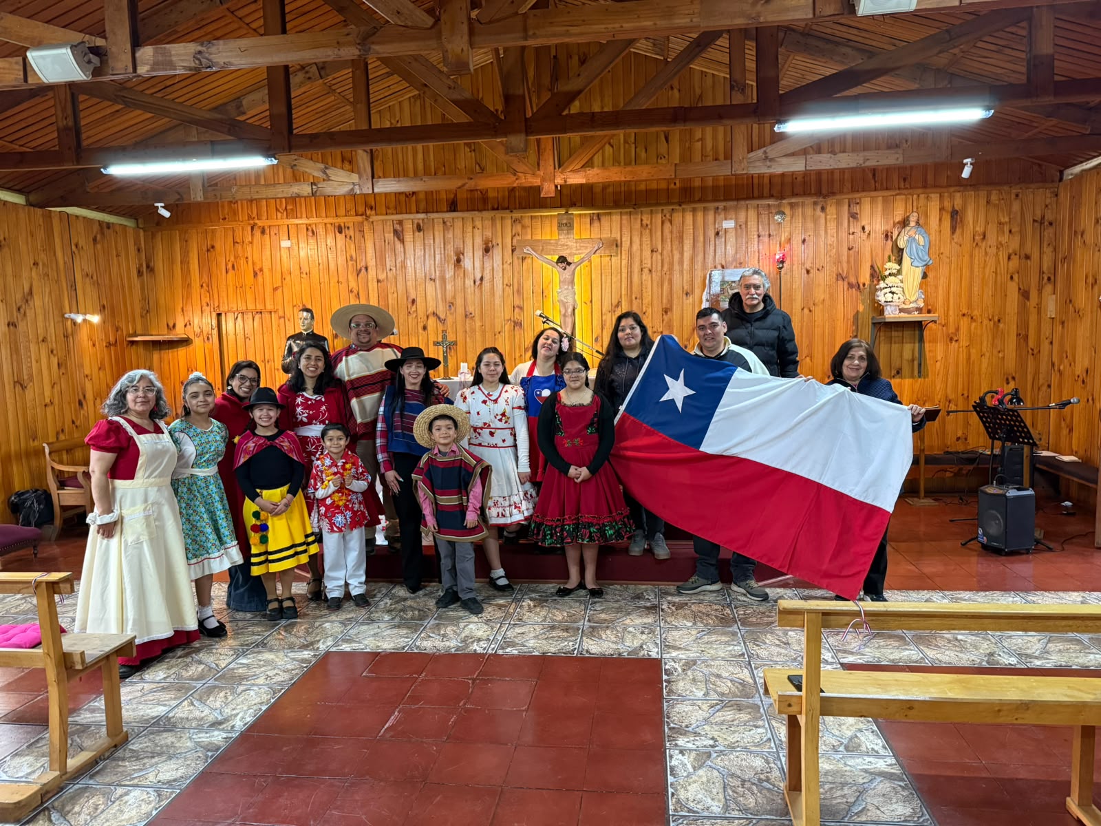 Fieles durante la Misa por nuestra patria